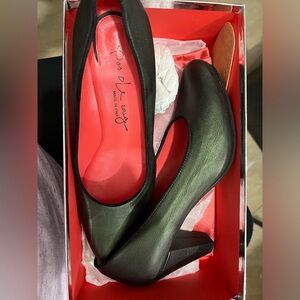 Pas de Rouge olive green heels sz 39
